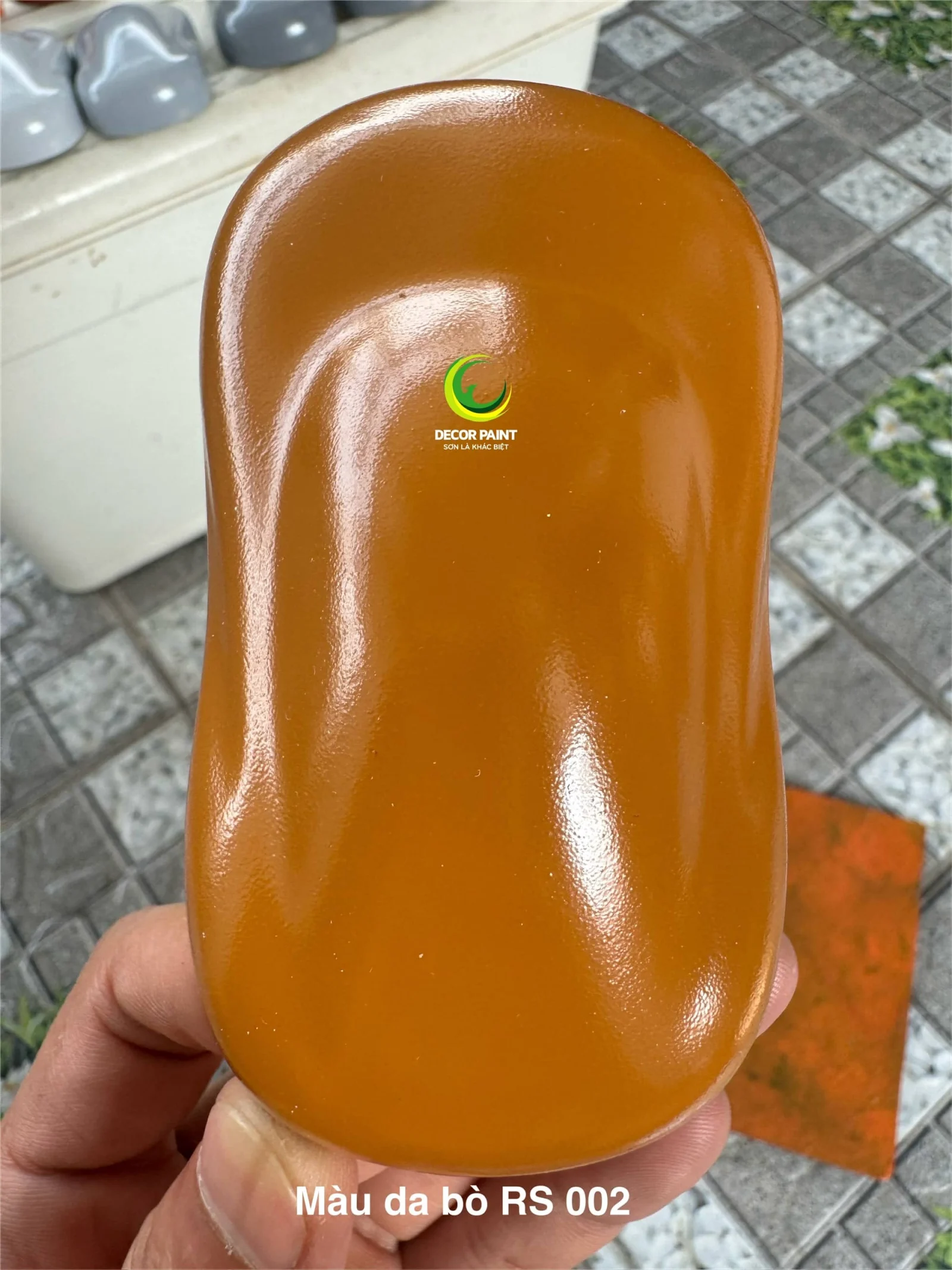 Sơn đa năng màu da bò RS-002 lon 1.0 kg