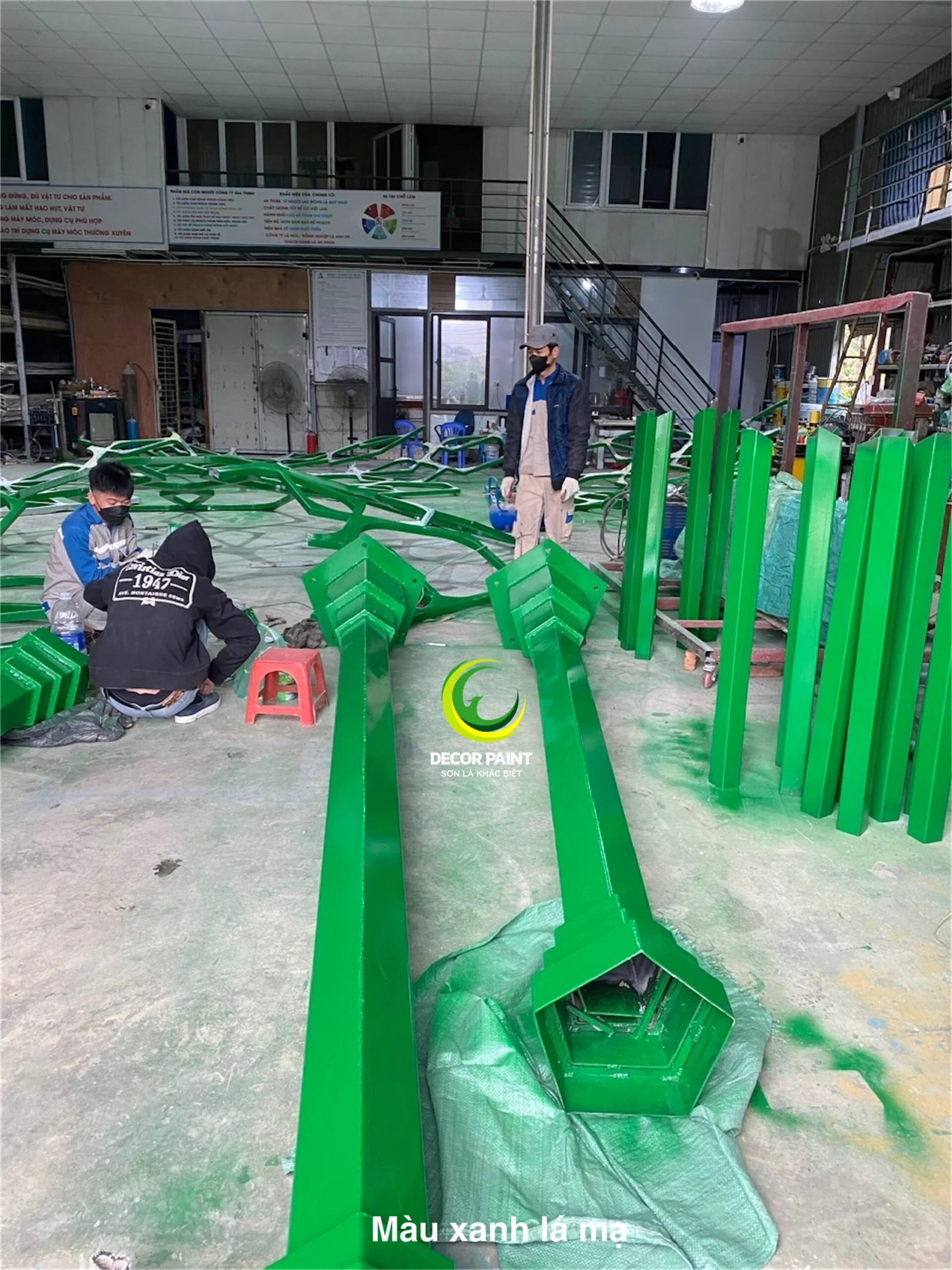 Sơn xanh lá mạ chống ăn mòn cho cổng sắt vùng biển – ảnh 2