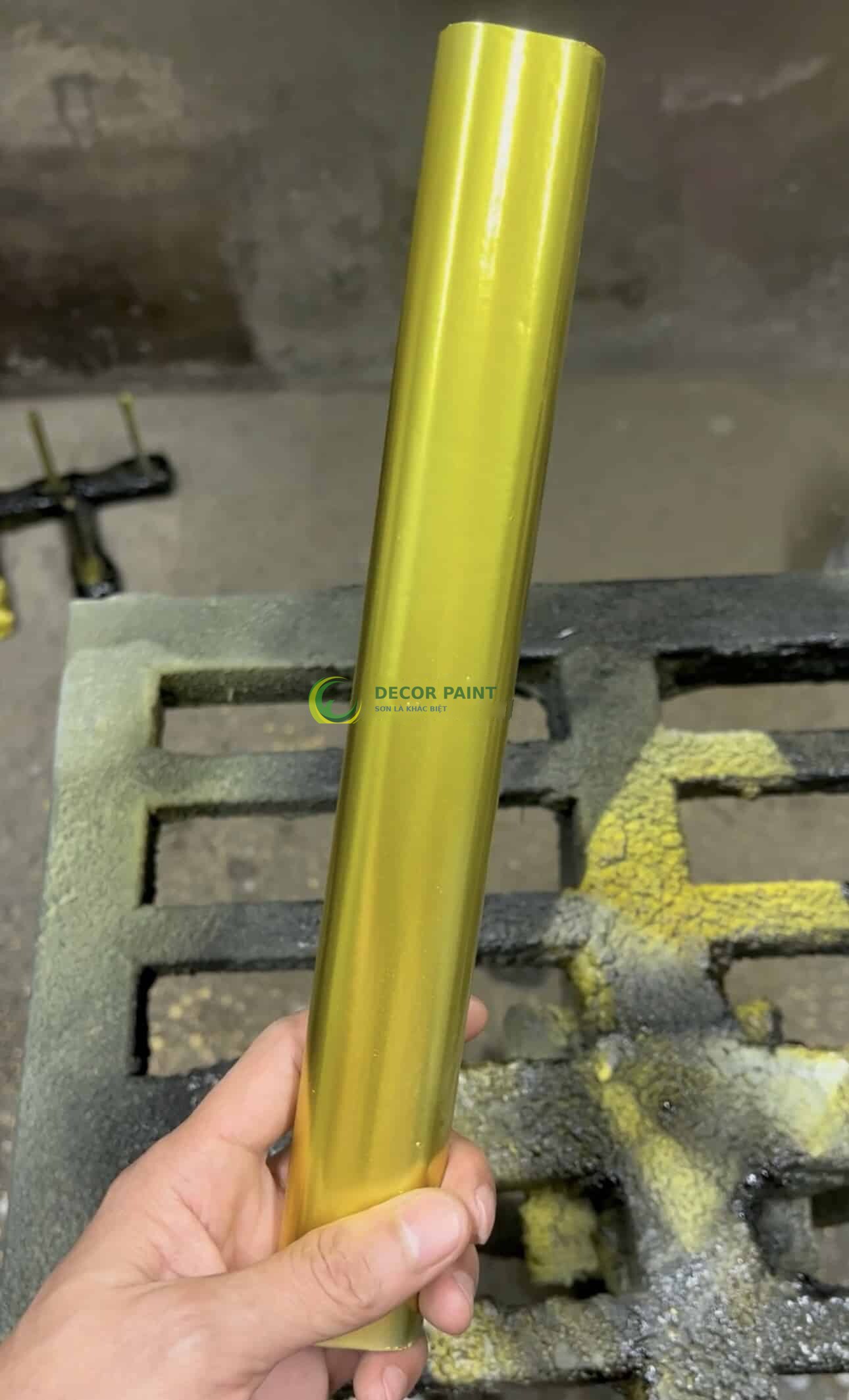 1.2 Kg - Sơn giả vàng bộ hỗn hợp trên ống kim loại