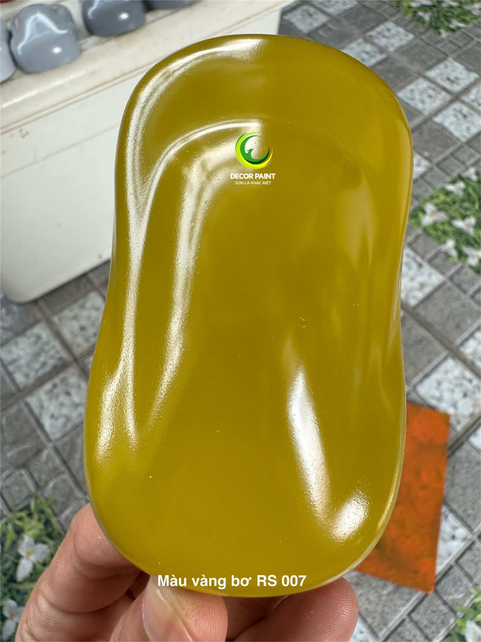 Sơn đa năng 15 in 1 màu vàng bơ RS-007 lon 1.0 kg