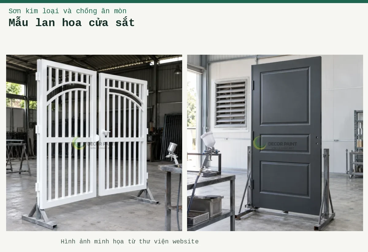Mẫu lan hoa cửa sắt – Ảnh minh họa: Minh họa cửa sắt hoàn thiện màu xám đậm cùng súng phun đặt trên giá; Hai cánh cửa sắt hoàn thiện màu trắng trên giá đỡ tại xưởng.